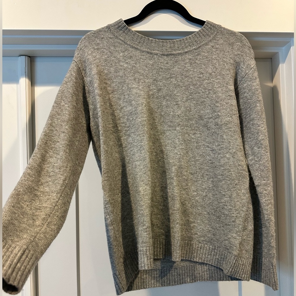Like new Loft everyday sweater. Gray. Size XS